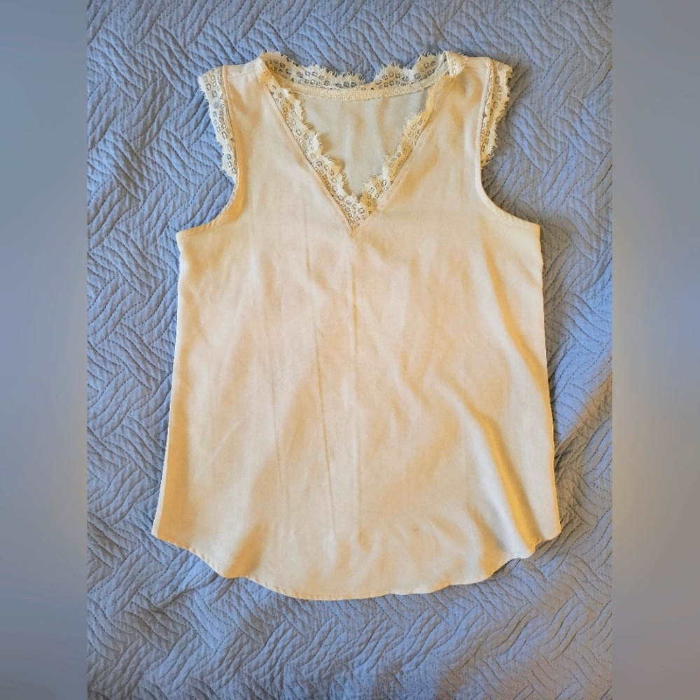 Lime Flare eyelash lace v-neck tank top, apricot color,  size Medium
